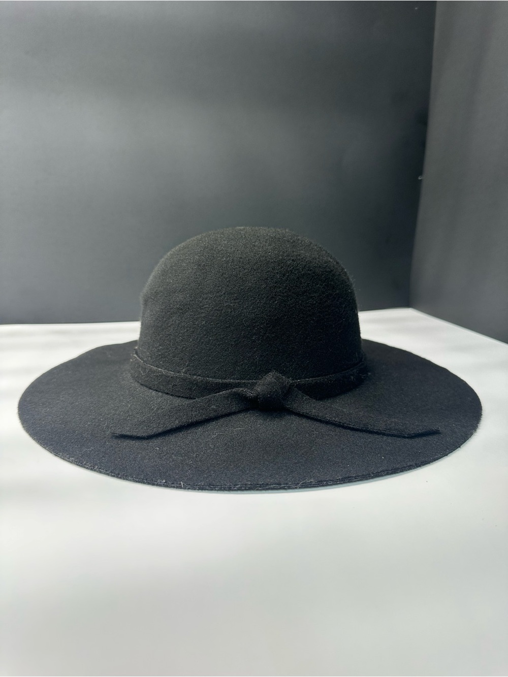 Women's Wide Brim Felt Hat with Knotted Band - Black